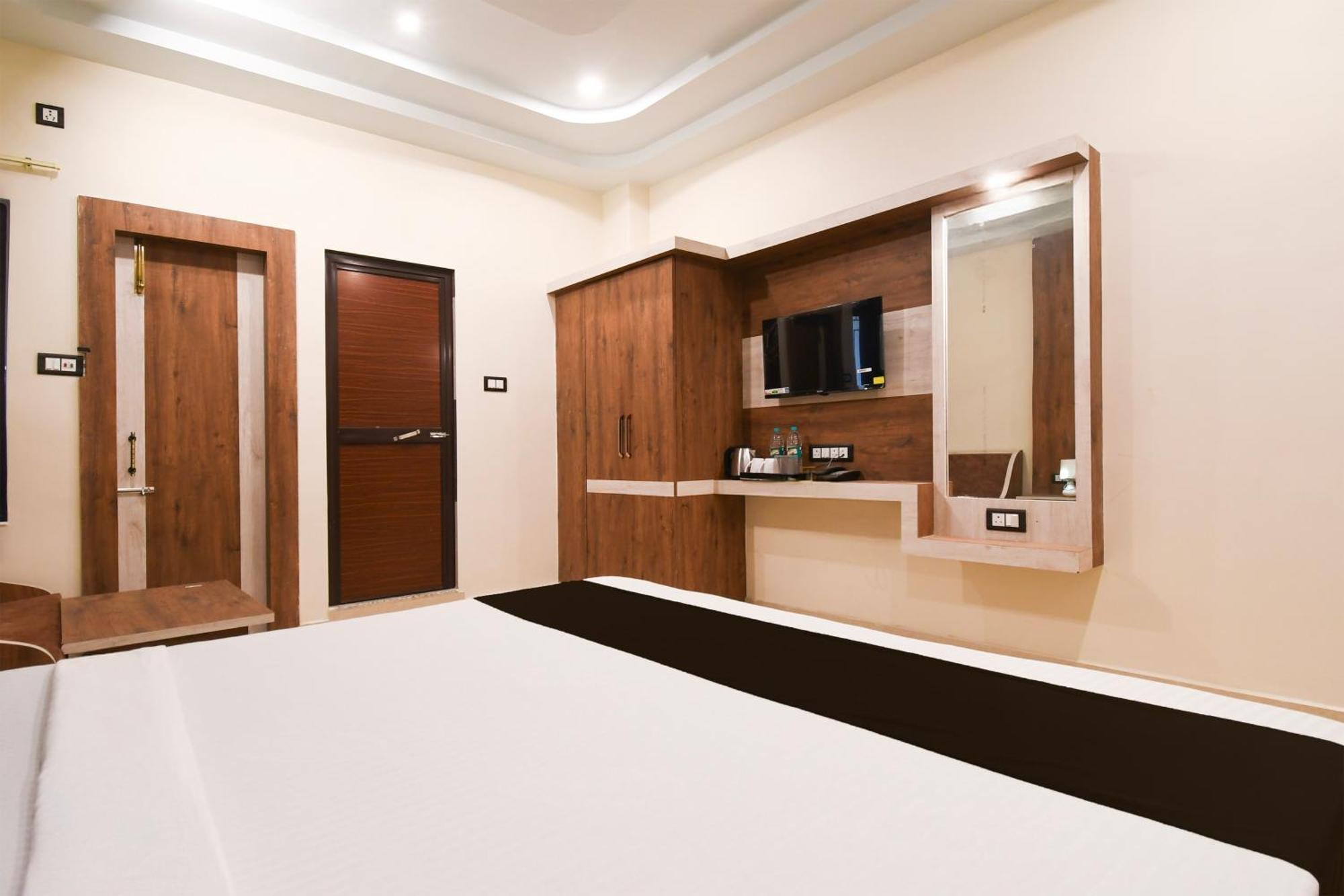 Hotel O Nilmadhab International Тарапит Екстериор снимка