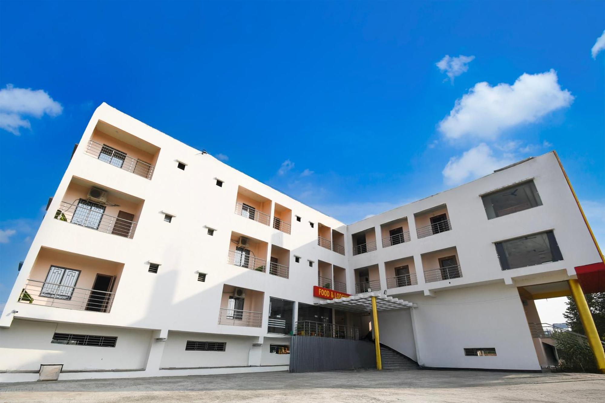 Hotel O Nilmadhab International Тарапит Екстериор снимка