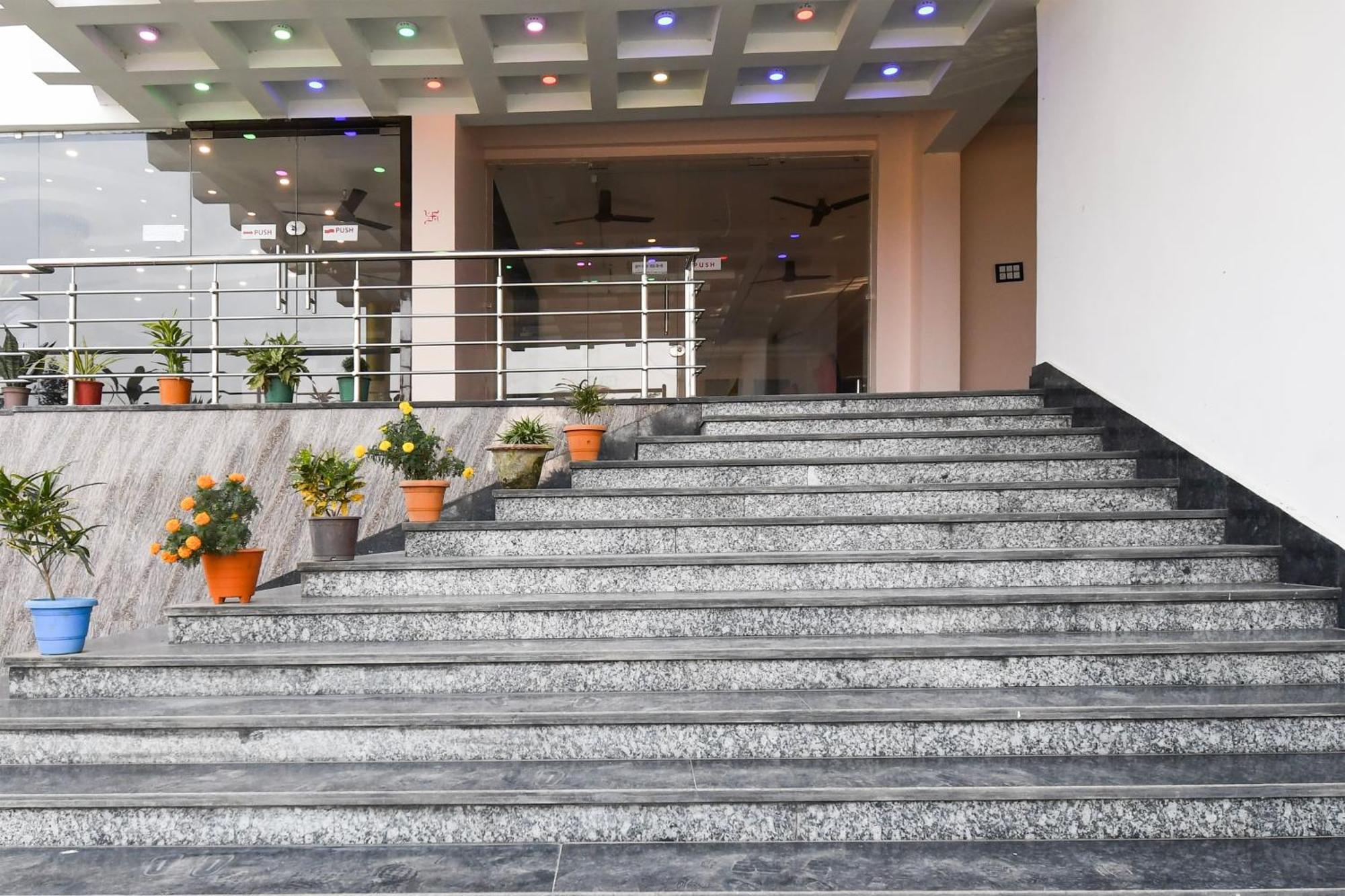 Hotel O Nilmadhab International Тарапит Екстериор снимка